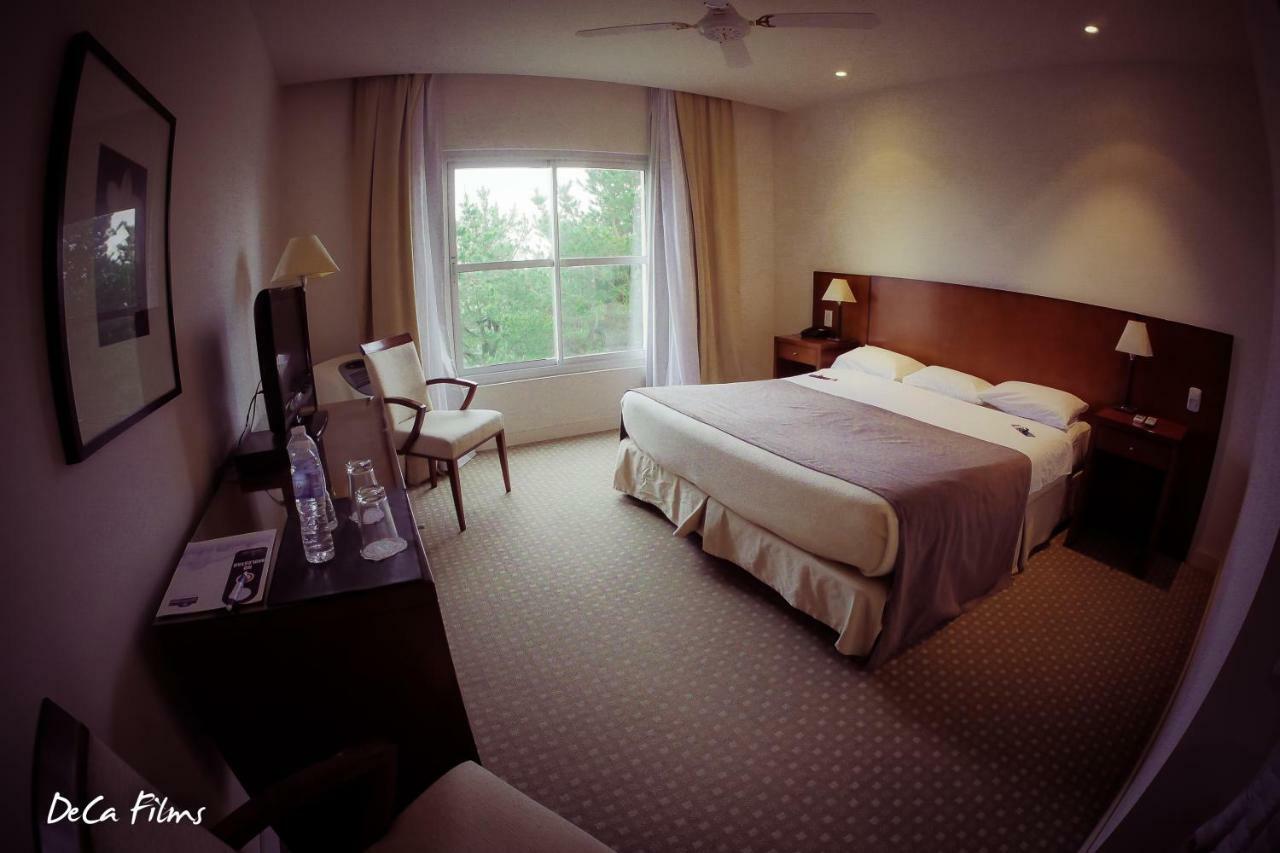 Elegance Hotel Tandil Bagian luar foto